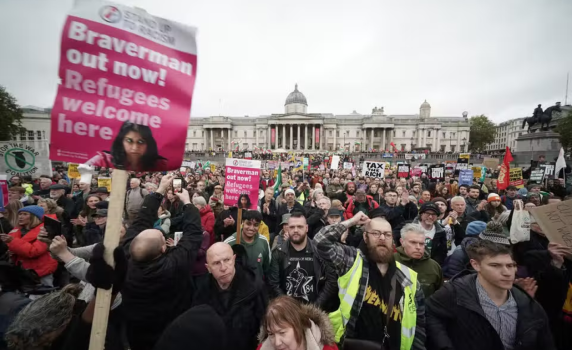 Хиляди на протест в Лондон с искане за незабавни избори (видео)