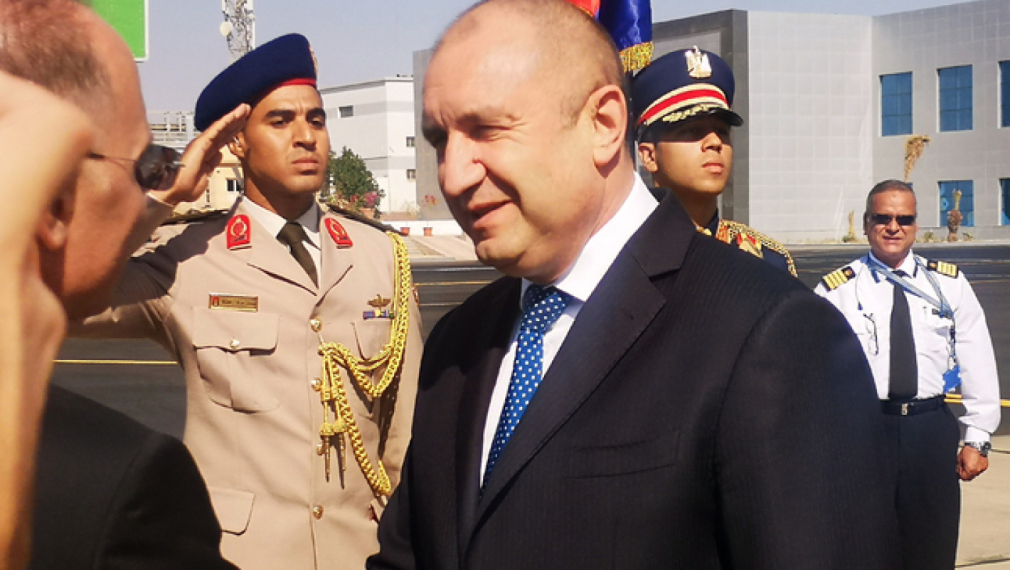 Румен Радев пристигна в Египет за участие в Рамковата конвенция на ООН за климата