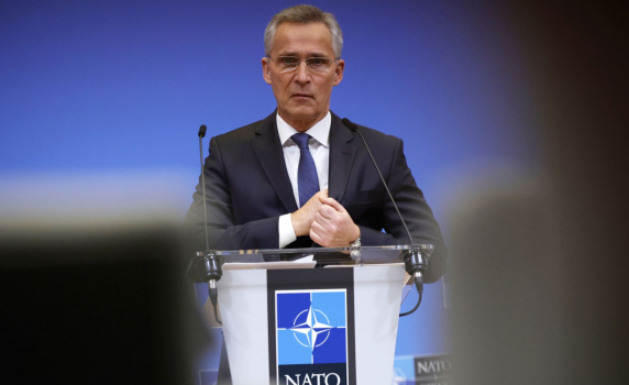 НАТО: Най-вероятно войната в Украйна ще приключи с преговори