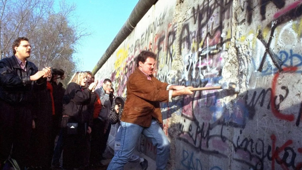 Германия отбеляза 33 г. от падането на Берлинската стена