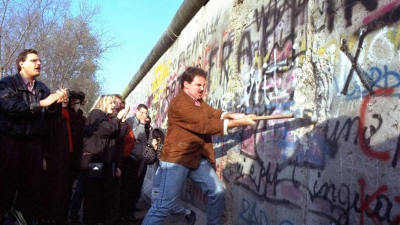 Следвайте Гласове в Германия отбеляза днес 33 години от падането