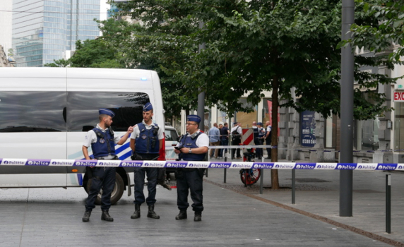 Белгийски полицай намушкан до смърт в Брюксел при терористична атака