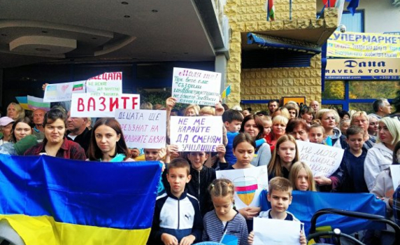 Властта оставя украинските бежанци още 4 месеца в хотелите