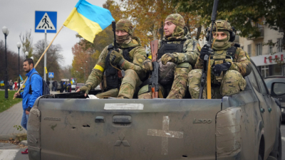 Следвайте Гласове в Украинската армия е отнела акредитациите на няколко