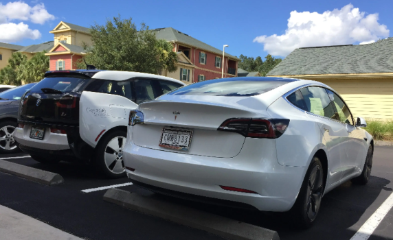 Tesla изтегля от американския пазар над 321 хил. електромобила