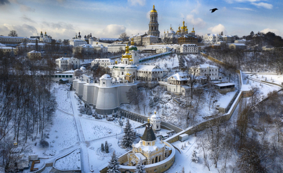 Москва осъди "безбожното" нахлуване на украинските служби в Киево-Печорската лавра