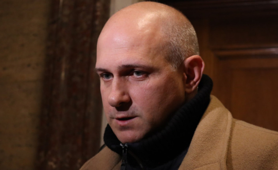 Директорът на Народния театър обвини Велислав Минеков в политически натиск за назначения