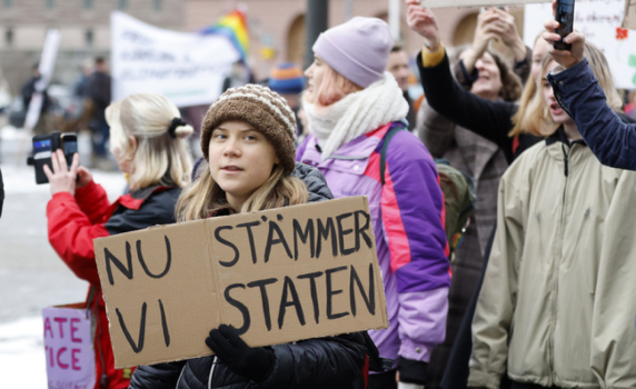 Грета Тунберг и 600 младежи съдят Швеция заради изменението на климата