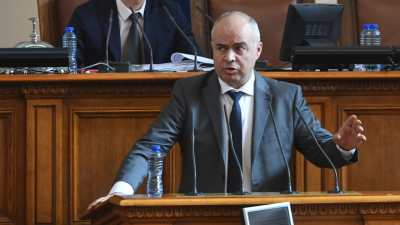 Скандал се завихри в парламента след признанието на Георги Свиленски