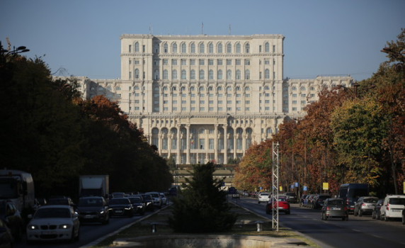 Външните министри на НАТО ще заседават във втората по големина административна сграда в света