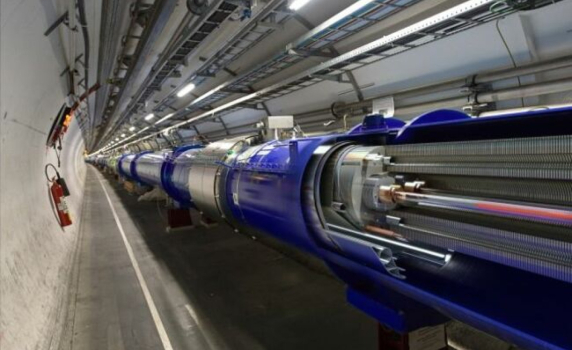 Европейската организация за ядрени изследвания спира ускорителя на частици, за да пести ток