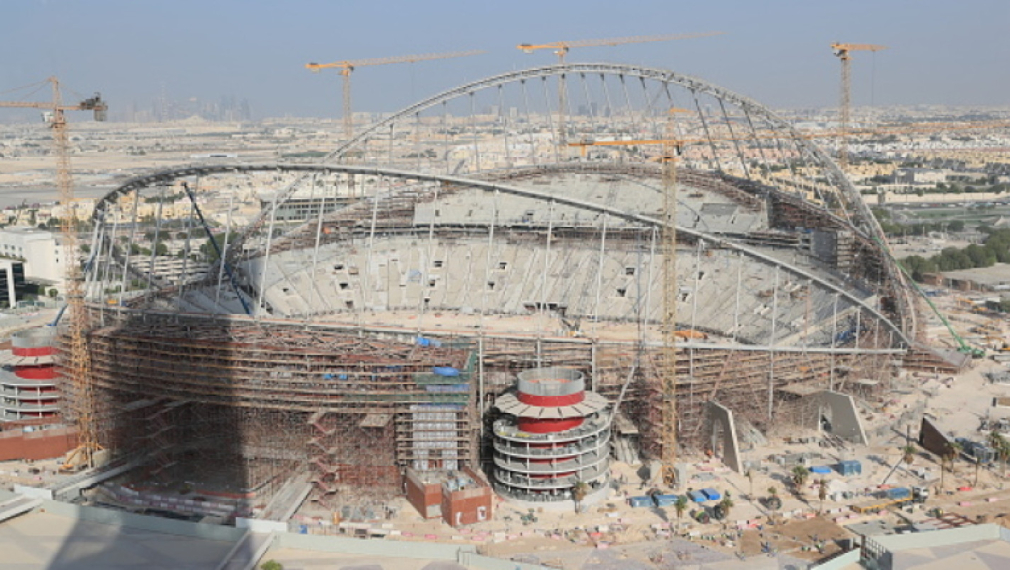 Катар призна за смъртта на 500 работници преди световното първенство. Според "Гардиън" са 6500