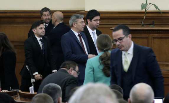 Депутатите влязоха в спор за размера на държавния дълг