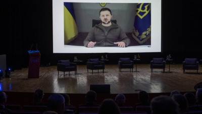 Следвайте Гласове в Украинският президент Володимир Зеленски призова във видеообръщение