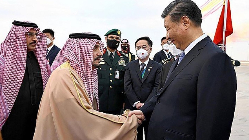 Си Цзинпин пристигна в Саудитска Арабия