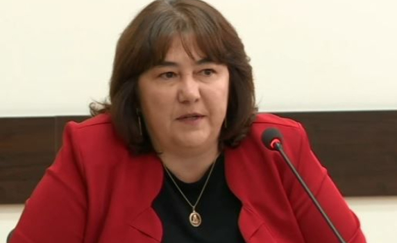 Министър Велкова: При 850 лв. минимална заплата зейва дупка за 1 милиард в бюджета