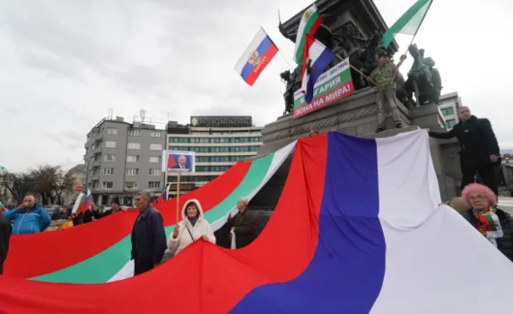 Шествие в София в подкрепа на Русия. След информация от ДАНС кметът Фандъкова разпореди прекратяването му