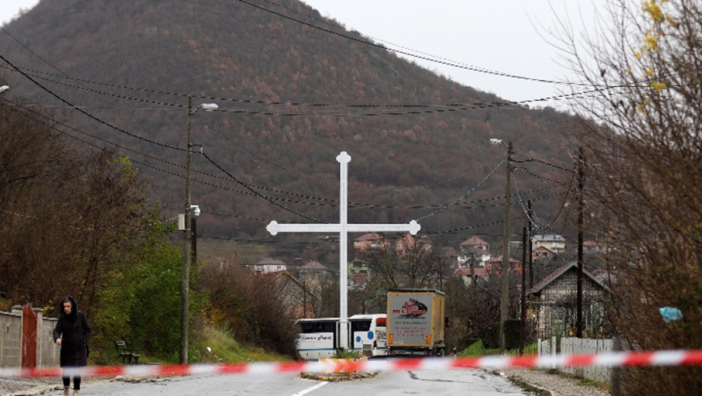 Риск от ескалация: Силите за сигурност в Косово се готвят да премахнат сръбските барикади