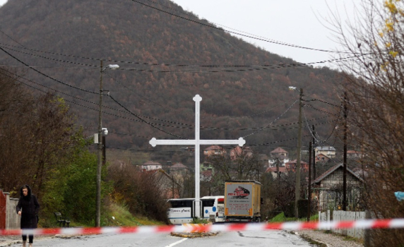 Риск от ескалация: Силите за сигурност в Косово се готвят да премахнат сръбските барикади