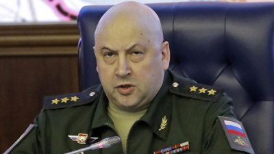 Следвайте Гласове в Генерал Армагедон дисциплинира и стабилизира руските сили