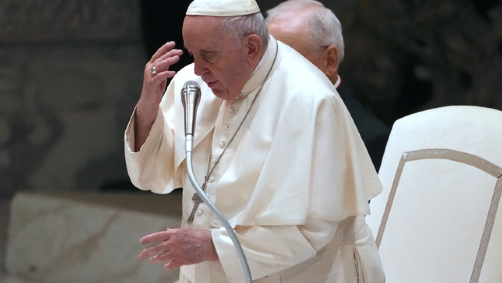 Следвайте Гласове в .Папа Франциск призова хората да харчат по-малко
