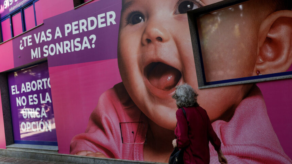 Нов закон в Испания разрешава аборти на момичета на 16 и 17 години без съгласие на родител