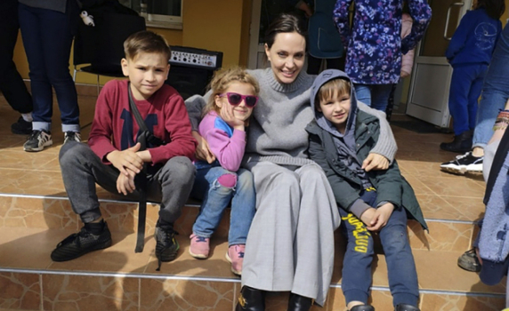 Анджелина Джоли се оттегля като специален пратеник на ООН за бежанците