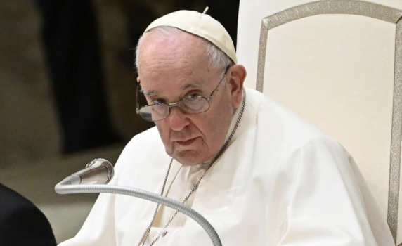 Папата нарече конфликта в Украйна "световна война", в който има много интереси