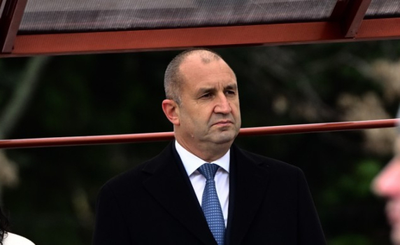 Румен Радев ще връчи мандата на "Промяната" след Нова година