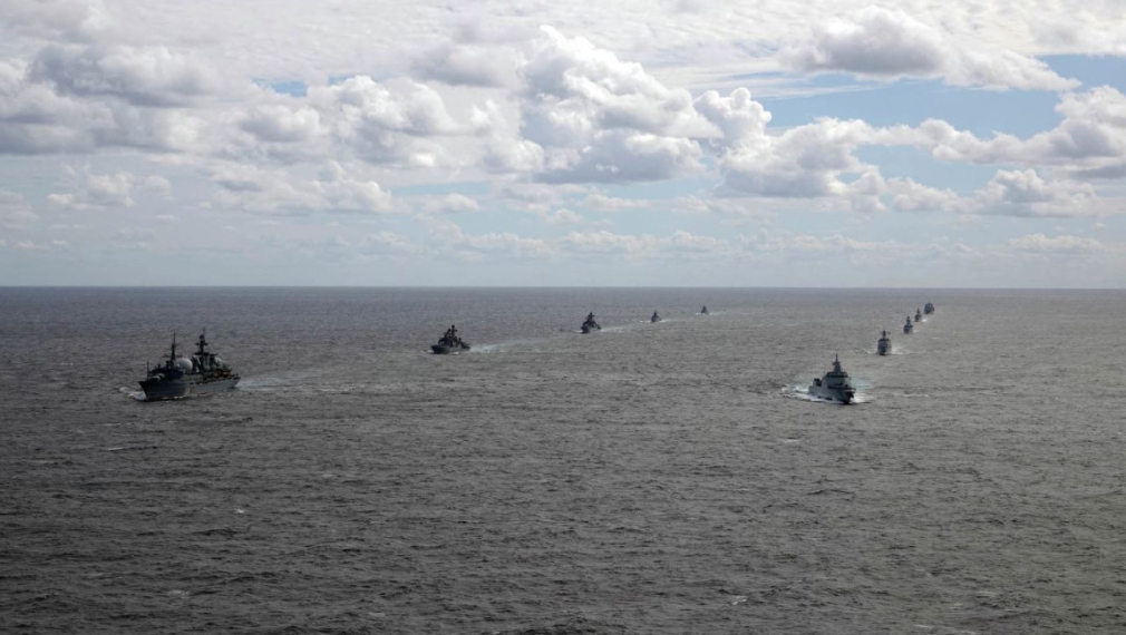 Русия и Китай започват съвместно военноморско учение с бойни стрелби във водите край Япония