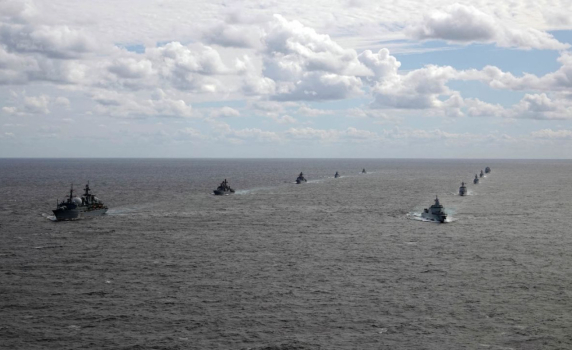 Русия и Китай започват съвместно военноморско учение с бойни стрелби във водите край Япония