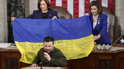 Следвайте Гласове в Украинският президент Володимир Зеленски заяви в реч