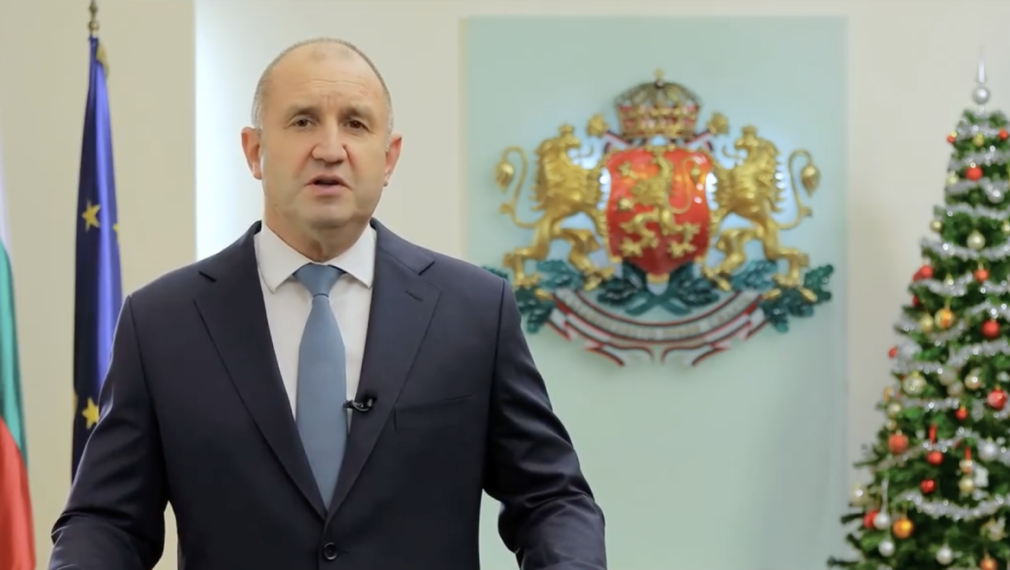 Румен Радев: Спасението не е на дъното на чашите, а в общите усилия