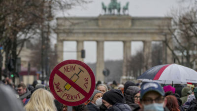 Протест през януари миналата година в Берлин против задължителната ваксинация