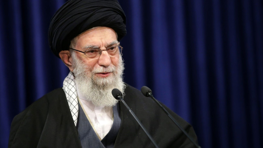Аятолах Хаменей смекчи тона към жените, носещи "неправилно" хиджаб