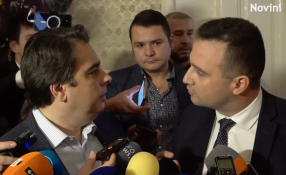 Скандал ГЕРБ-ПП в парламента: Асен Василев и Жечо Станков в лют спор за въглищните централи