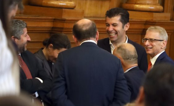 Парламентът отхвърли декларацията на акад. Николай Денков, ПП връща мандата