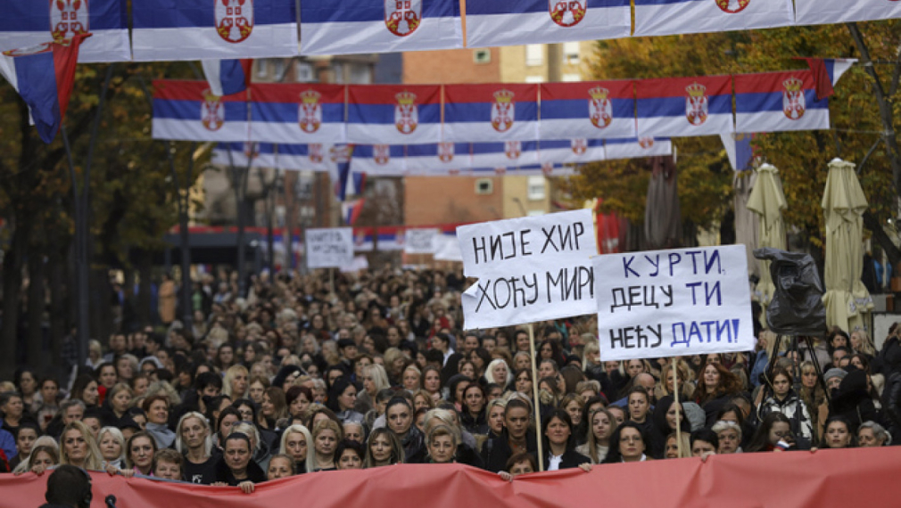 Хиляди сърби протестираха в Косово, обвиниха Вучич в държавна измяна