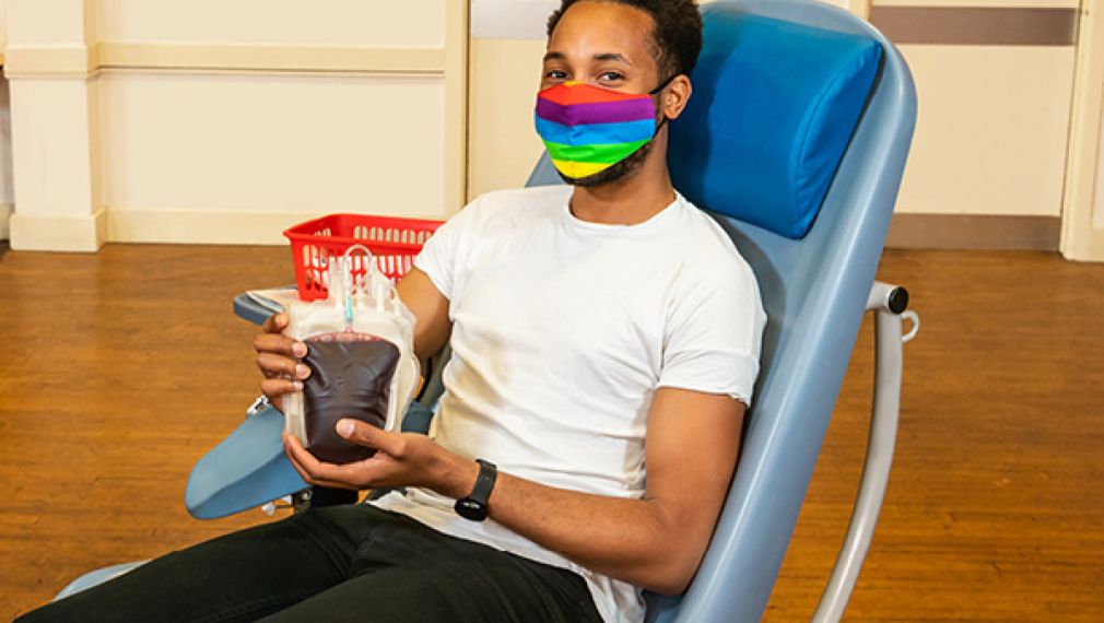 Германия премахва забраната за даряване на кръв от хомосексуалисти