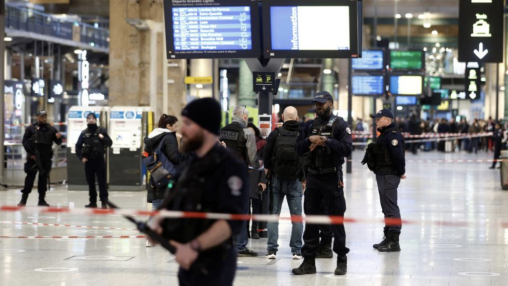 Нападател рани с нож хора на Северната гара в Париж