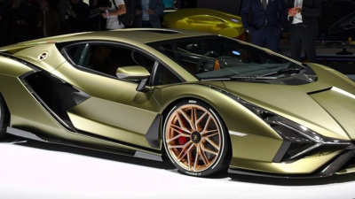 Едно от 63 те бройки в света Lamborghini Sian се кара по