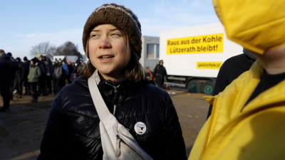 Следвайте Гласове в Екоактивистката Грета Тунберг беше арестувана по време на