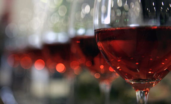 Канадските власти препоръчват най-много две алкохолни напитки седмично