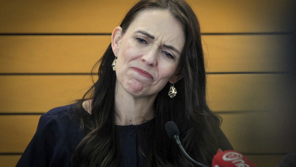 Министър-председателката на Нова Зеландия обяви, че се оттегля от поста