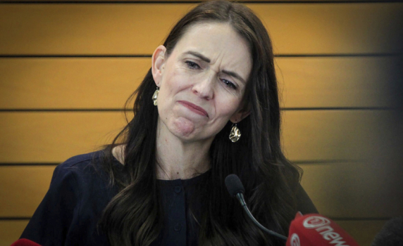 Министър-председателката на Нова Зеландия обяви, че се оттегля от поста