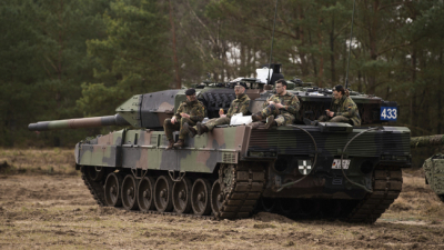 Екипажът на тежък танк Леопард 2 А7V на Бундесвера си