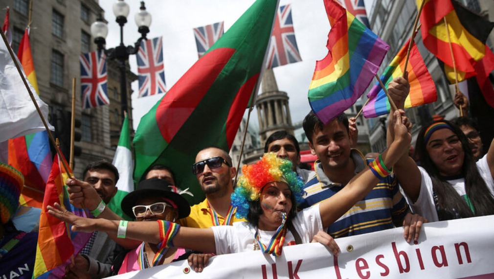 Следвайте Гласове в Епископите на Англиканската църква се извиниха на ЛГБТИ+