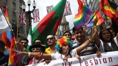 Следвайте Гласове в Епископите на Англиканската църква се извиниха на ЛГБТИ