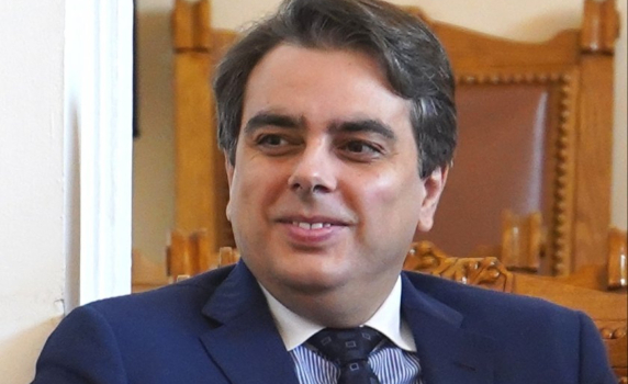 Асен Василев: Не казахме на българите, но НАТО ни помогна да изнесем цялата военна продукция