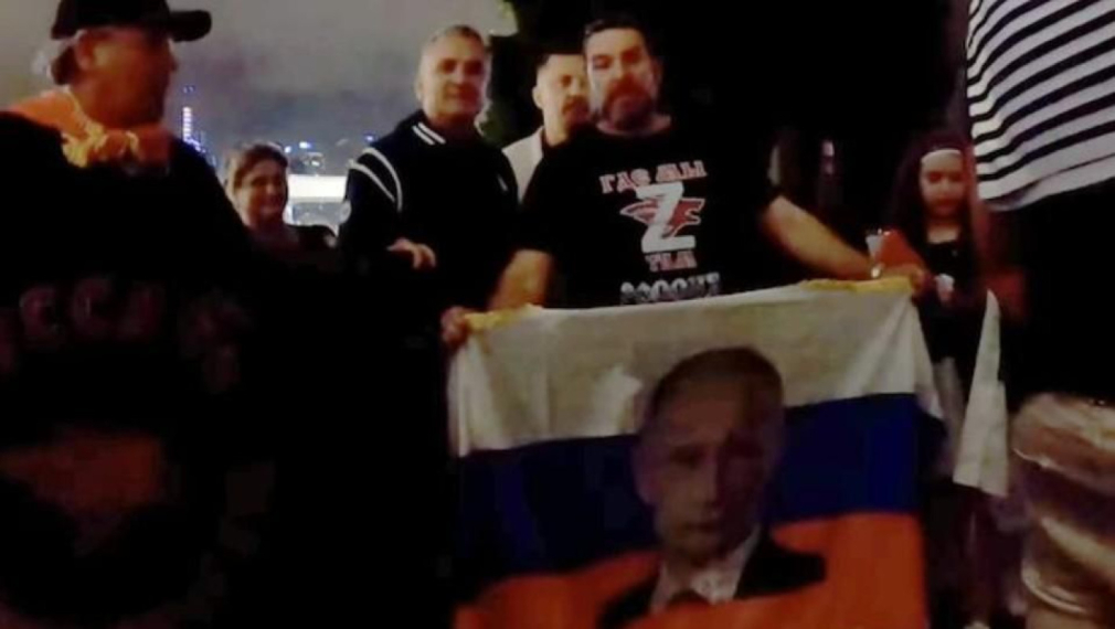 Бащата на Джокович се снима с руски привърженици на Путин в Австралия и предизвика скандал